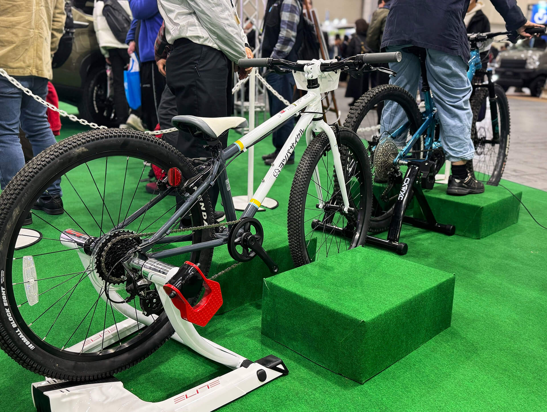 実車×VRによる没入体験と、モニター連携による集客効果